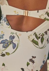 B by Ted Baker REGULAR FIT - TUMMY CONTROL FRILL BARDOT  FLORAL - Badeanzug - white floral