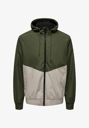 Bunda s kapucňou s hornou časťou v zelenej farbe a spodnou časťou v krémovej farbe, so zipsom, elastickými manžetami a hladkým, ľahkým materiálom.