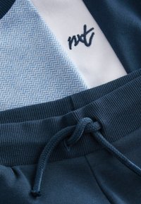 Next SHORT SLEEVE BLOCK SET - Šortky - blue