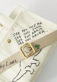 COACH SKETCH PRINT CARGO TOT - Kabelka - sand
