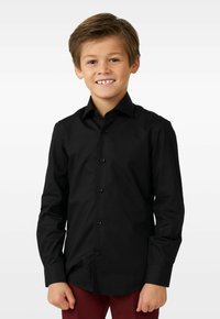 Camicia nera a maniche lunghe con colletto, caratterizzata da una texture liscia, sette bottoni e polsini aderenti. Lo sfondo luminoso migliora la visibilità.