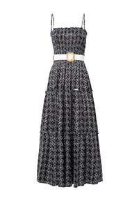Zwarte maxi-jurk met een wit bloemenpatroon, gelaagd ontwerp, verstelbare spaghettibandjes, elastische lijfje en een witte riem met een rechthoekige gesp.