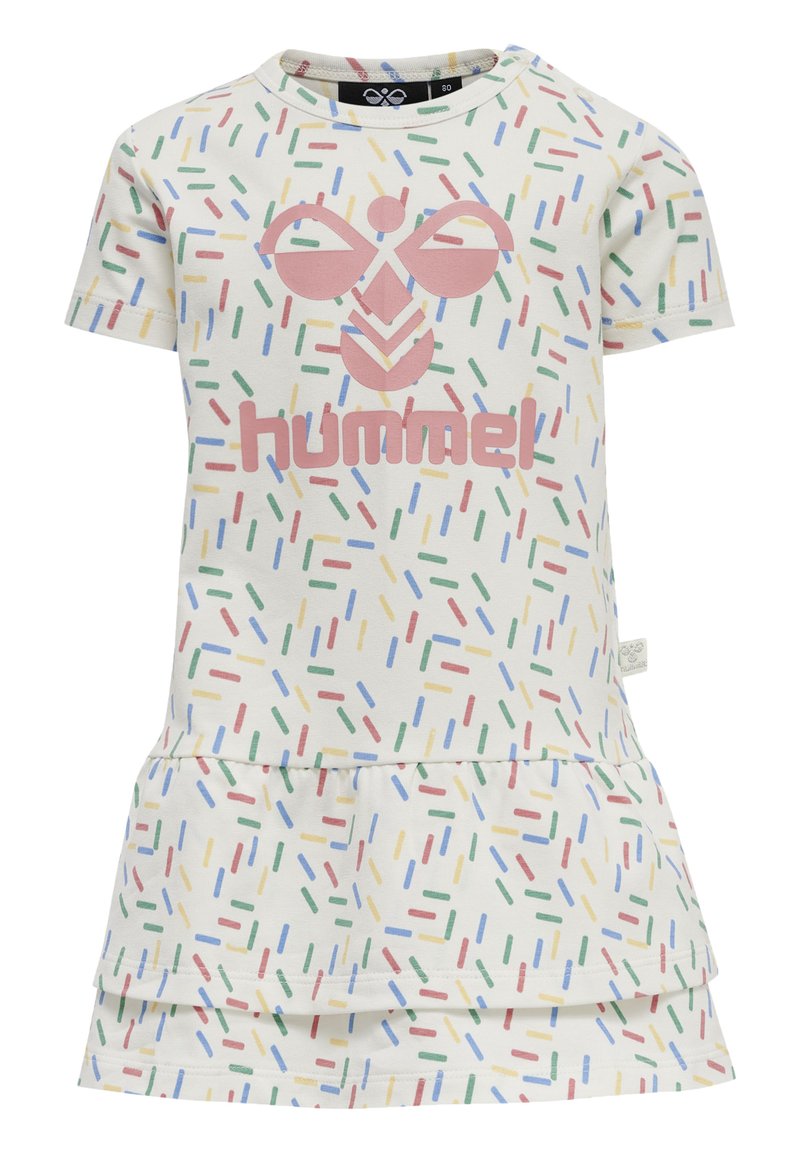 Baumwollkleid mit einem cremefarbenen Hintergrund und bunten Streuungspatterns. Auf der Vorderseite befindet sich ein pinkfarbener Aufdruck, ergänzt durch einen Rüschensaum.