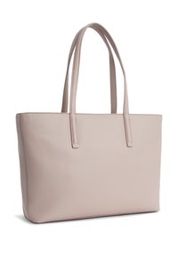 Lys pink tote bag med to lange håndtag, glat tekstur, rektangulær form og syet detaljering langs kanterne.