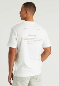 CHASIN' DRACO LIGHT - Tričko s potlačou - off-white