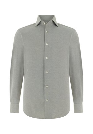 Hellgraues langärmeliges Hemd mit Knopfleiste, klassischem Kragen und weißen Knöpfen, vor weißem Hintergrund dargestellt.