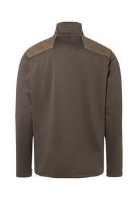 Pull-over marron à manches longues avec un col haut et des accents contrastants en beige sur les épaules. Texture lisse avec une coupe décontractée et sans matériel visible.