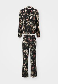 Zwart bloemen pyjama set bestaande uit een lang mouw blouse met knopen en bijpassende broek, beide met kleurrijke botanische patronen en een ontspannen pasvorm.