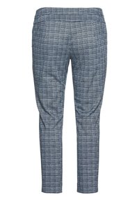 Rutiga byxor i marinblått och vitt, med en figurnära silhuett, mjuk textur och smalnande ben. Bakifrån syns sömdetaljer.