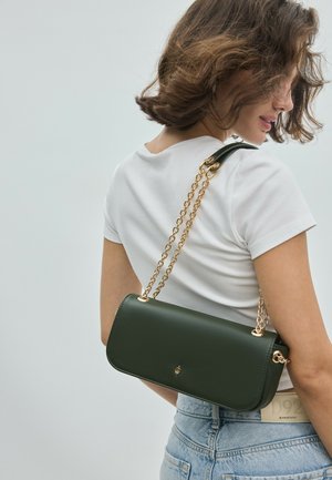Stradivarius, LOGO CHAIN CROSSBODY BAG - Skuldertasker - mottled green