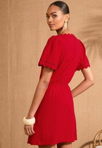 Love & Roses REGULAR FIT - SCALLOP V-NECK  - Džersejové šaty - red