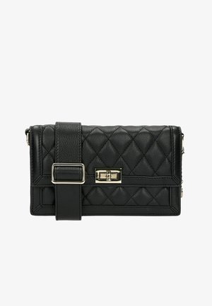 Borsa a tracolla in pelle trapuntata nera con un design strutturato, dotata di una chiusura metallica e di una tracolla ampia con un accento a fibbia.