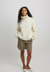 NA-KD ROLLKRAGEN  - Džemper - offwhite