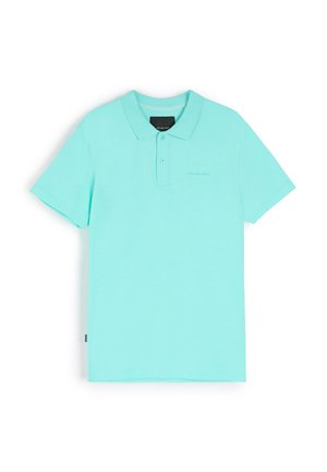 Jasnoniebieska koszulka polo z krótkim rękawem, z zapięciem na dwa guziki i małym logo. Wykonana z gładkiego, oddychającego materiału. Klasyczny krój kołnierzyka.