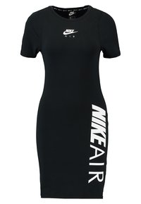 Svart figursydd klänning med korta ärmar, med en vit Nike-logotyp på bröstet och "NIKE AIR" i fet vit text längs sidan.
