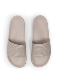Beiga slidesanda med en texturerad fotbädd, bred rem med FILA-logotypen och en slät yta. Minimalistisk design, lätt att bära.