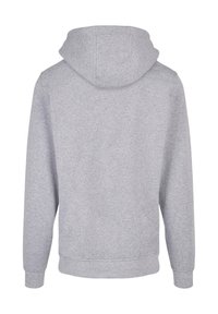 Sudadera gris con una textura suave, que presenta una capucha amplia, puños y dobladillo de canalé. Sin logotipos ni patrones visibles. Se muestra la vista posterior.