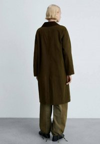 Mango Klassisk frakke - khaki