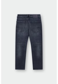 Donkerdenim jeans met een rechte snit, voorzien van vijf zakken, subtiele vervaging en een textuurbandlogo. Achteraanzicht getoond.