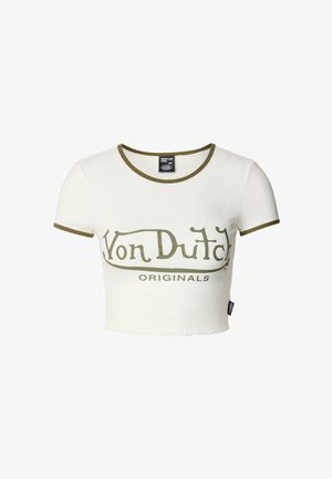 Izgriezta balta kokvilnas t-krekls ar olīvu zaļu ribotu apkakli un apakšu. Ar priekšējo druku: "Von Dutch" un "ORIGINALS" palielinātā burtu izpildījumā.