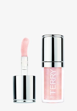 Transparenter Gloss-Lippenbalsam mit silberner Kappe, entfernung des Applikatorstabs, der eine weiche, abgeschrägte, rosa getönte Schaumpitze zeigt.