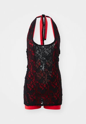 Mustadest pitsist bodysuit halterneckiga, millel on punane sisemus ja lühikesed püksid. Lillemuster ja õhuline tekstuur.