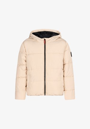 Lichtbeige pufferjack met een capuchon, voorflesluiting, zwarte voering en een ronde logopatch op de linker mouw. Horizontale stikseldetails.