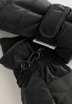 Guantes aislantes negros con un exterior liso y brillante y palma texturizada. Presentan una correa de Velcro y un ajuste elástico para un ajuste seguro.