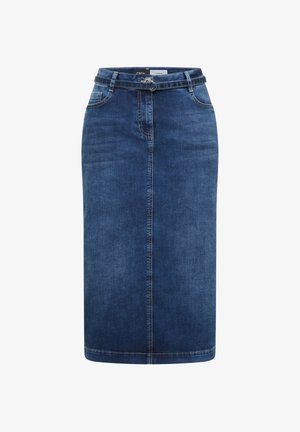 Jupe crayon en jean bleu foncé avec couture avant, passants de ceinture, poches latérales et ceinture assortie avec boucle argentée.