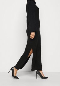 Missguided Petite Stickad tröja - black