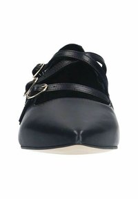 Schwarze Leder-Ballettschuhe mit über Kreuz verlaufenden Riemen und silberfarbigen Hardware-Akzenten, mit einer spitzen Zehenform und glatter Oberfläche.