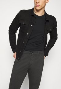 Thumbnail Image 5