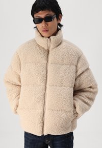 Jack & Jones JORCAMP PUFFER JACKET - Žieminė striukė - cloud dancer