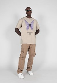 MJ Gonzales METAMORPHOSE V 6 X HEAVY TEE - Camiseta estampada - sand