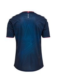 Mörkblå tröja med geometrisk design, korta ärmar, röda detaljer på kragen och ärmsluten, samt en mjuk och andningsbar textur.