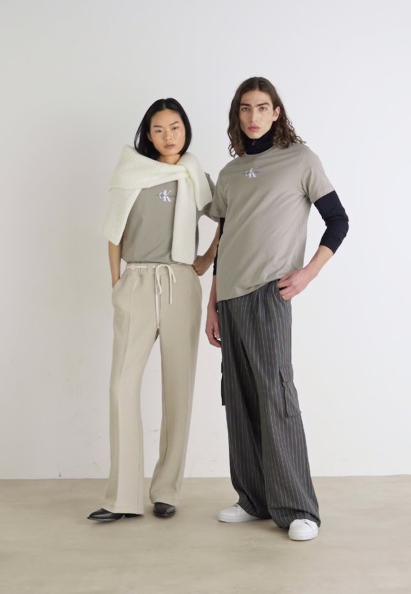 REGULAR FIT - Basic T-shirt - elephant skin3