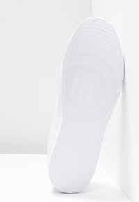 Tommy Hilfiger Sneakers basse - white