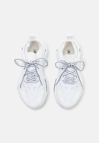 adidas by Stella McCartney Scarpe da corsa su strada - white
