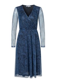 Blaues Wickelkleid mit floralem schwarzen Muster, langen transparenten Ärmeln und tailliertem Schnitt. Glatte Textur mit einem fließenden Rock.