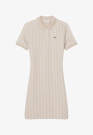 Beige polojurk met korte mouwen, subtiel geometrisch patroon, twee knopen aan de voorkant, gestreepte schouderdetails en een klein groen krokodillenlogo op de borst.