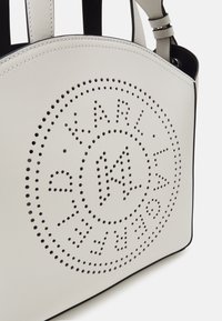KARL LAGERFELD CIRCLE TOTE PERFORATED - Borsa a mano - off white