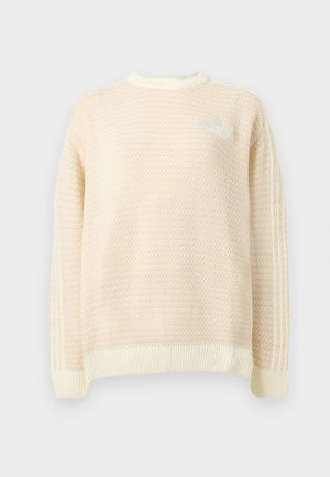 Κρεμ πλεκτό πουλόβερ με μακριά μανίκια, υφασμένο μοτίβο, ριμπ μανσέτες και τελείωμα, με διακριτικό λογότυπο στο στήθος.