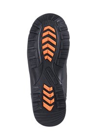 Zwarte rubberen schoenennoppen met diepe looppatronen in een zigzagontwerp. Kenmerkt oranje accenten in de noppen voor verbeterde grip.