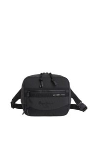 Čierna crossbody taška z tkaniny s nastaviteľným popruhom, textúrovaný povrch, predná vrecko na zips a reliéfne logo. Kompaktný a obdĺžnikový dizajn.