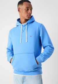 Tommy Hilfiger ESSENTIAL HOODY - Džemperis su gobtuvu - blue spell