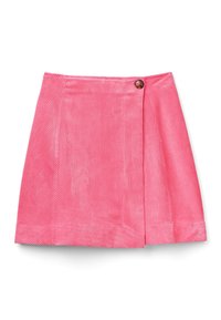 Pink corduroy mini skirt with diagonal and vertical ribbing pattern and a single brown button at the waist on white background.