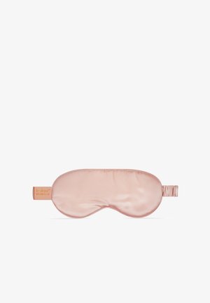 Mascherina da sonnno in morbido seta rosa con cinturino elasticizzato e etichetta "le silque 100% seta di gelsomino" su un lato.