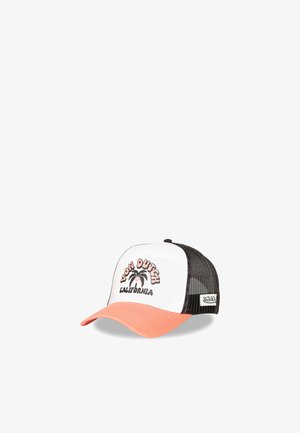 Casquette trucker en mesh blanc et noir avec une visière corail, ornée d'un motif de palmier tropical et du texte « Von Dutch California » sur le panneau avant.