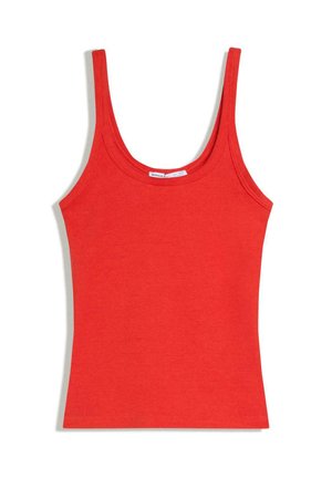 Czerwony prążkowany top bez rękawów z obniżonym, okrągłym dekoltem, dopasowany fason i średniej szerokości ramiączka.