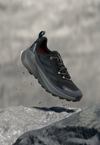 Ikke valgt, core black/carbon/grey five